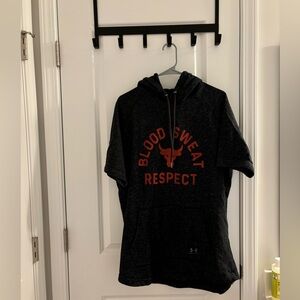 Under armour/ the rock, short sleeve hoodie XL